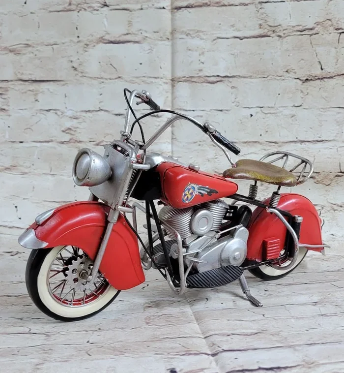 1945 RED HARLEY-DAVIDSON 1:8-SCALE Detailed Handcrafted Motorcycle Decoration