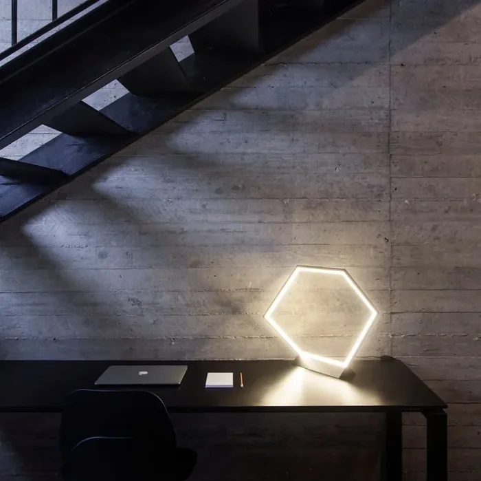 “Oi” – Table Lamp