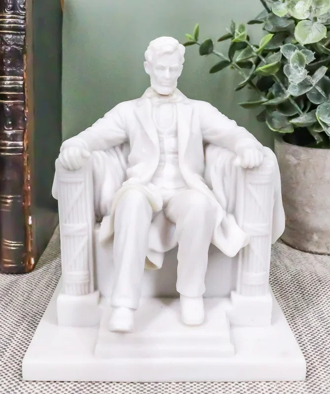 Seated Abraham Lincoln Figurine 5″ Tall Lincoln Memorial Washington Sculpture